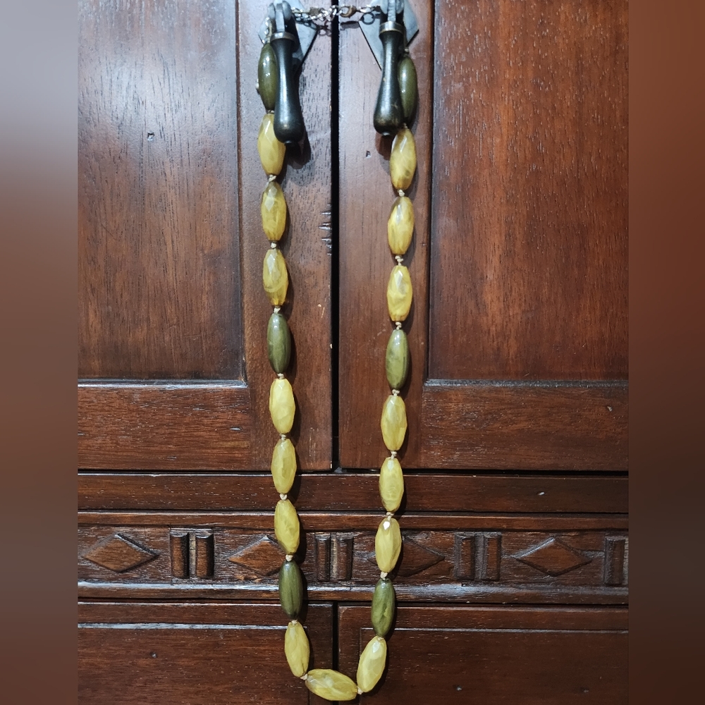 Womens Green Chunky Necklace